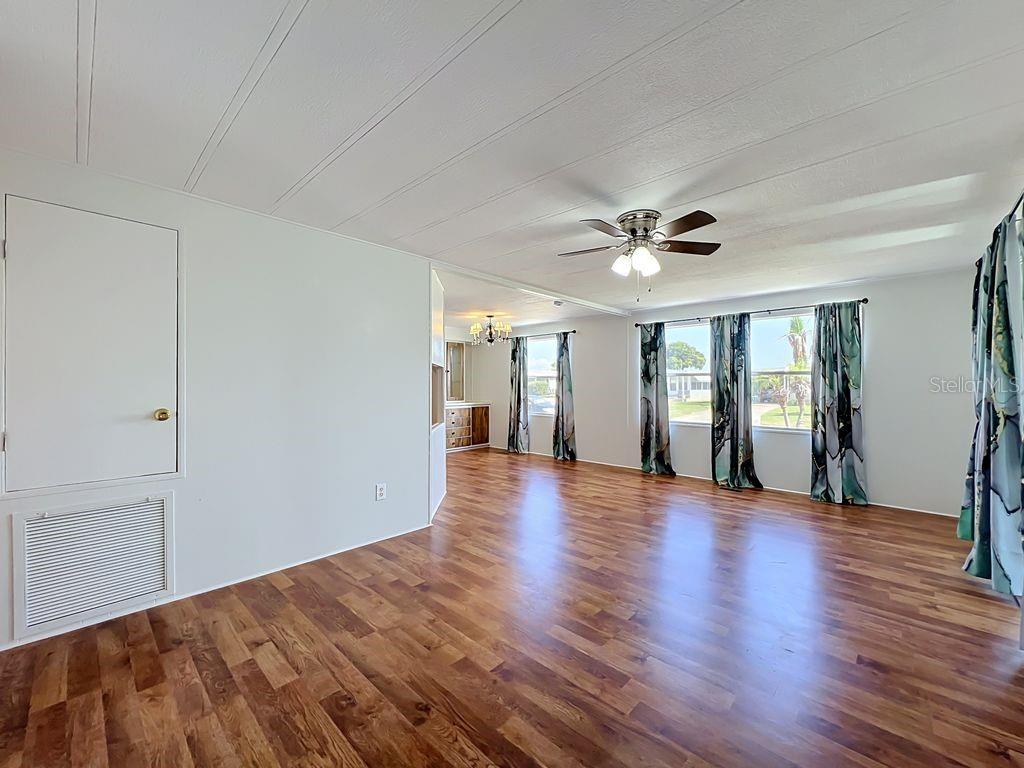 1203 Apache Cir Property Photo 10
