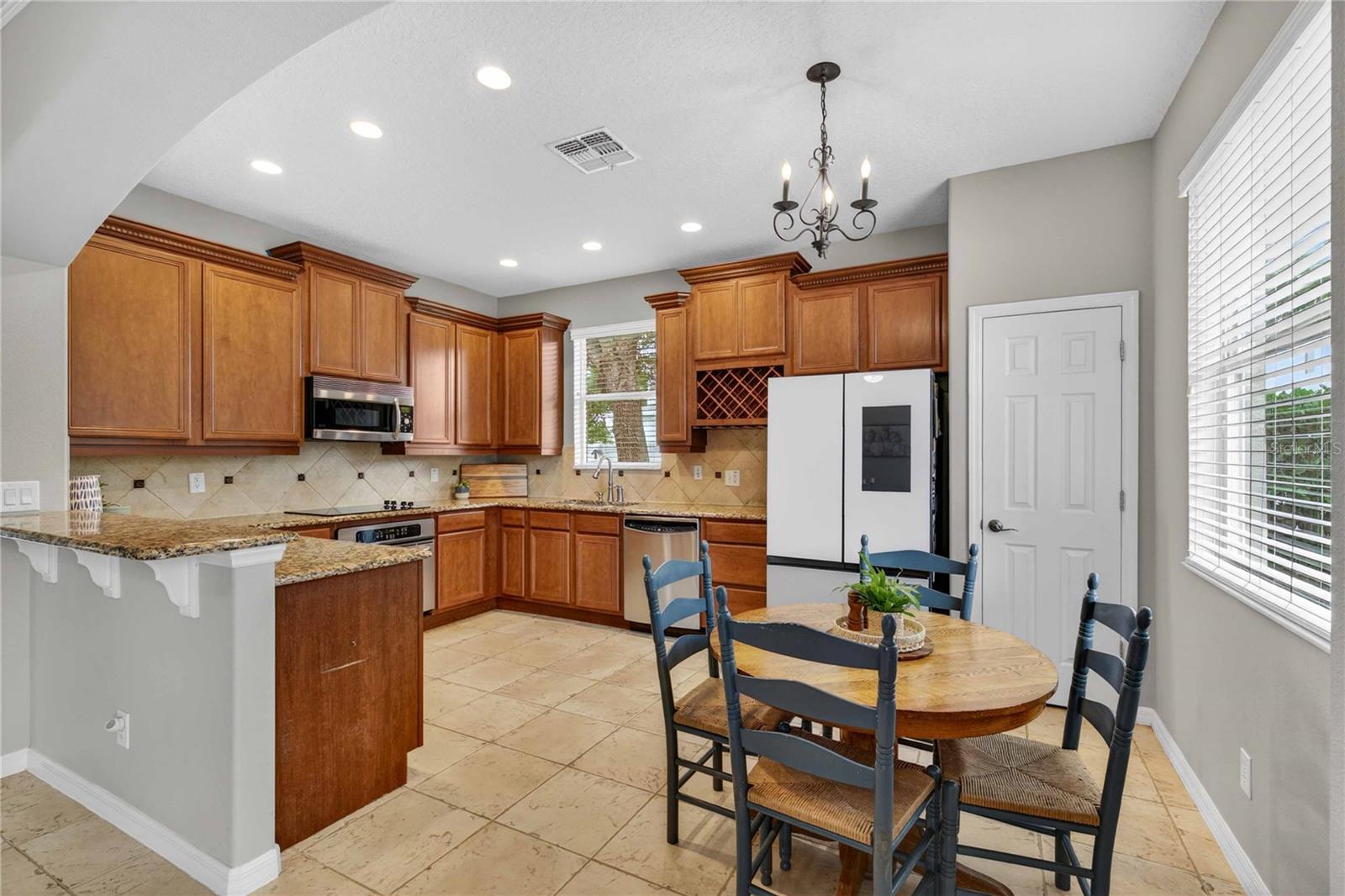 303 W Blue Water Edge Dr Property Photo 8