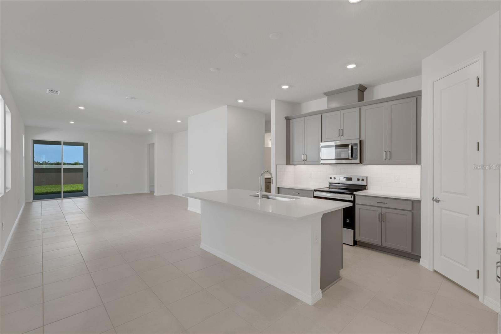 8124 Sunny Point Trl Property Photo 10