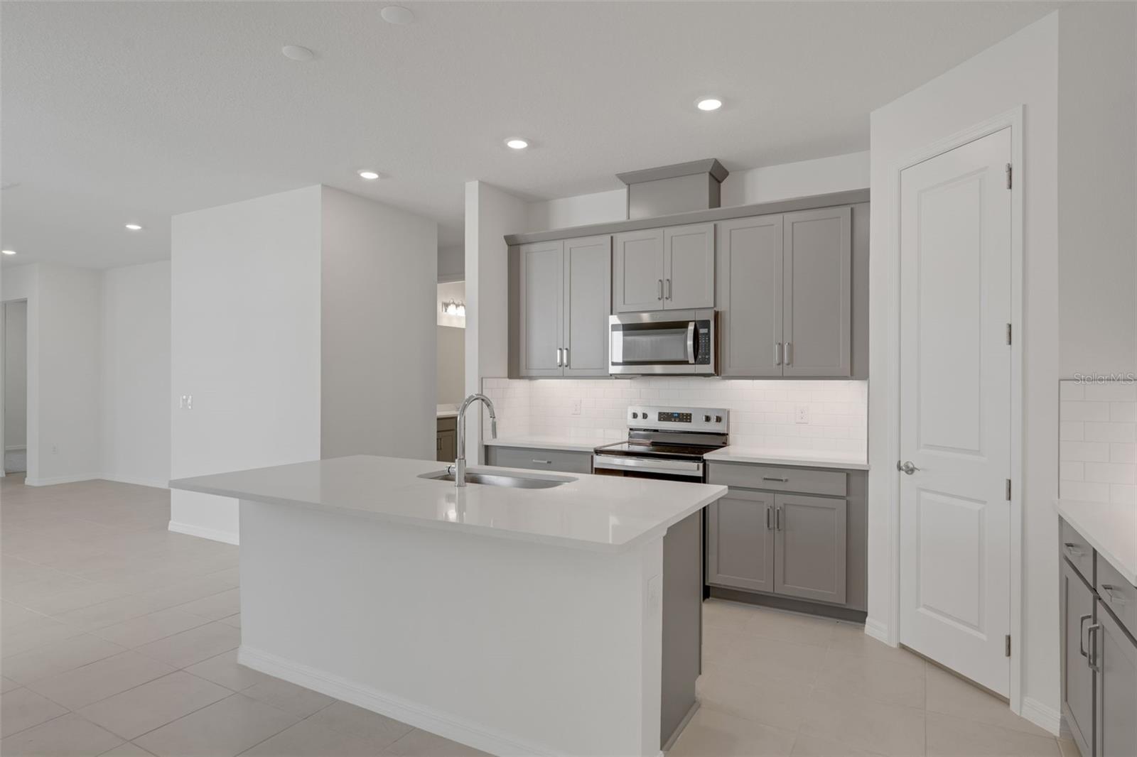 8124 Sunny Point Trl Property Photo 19