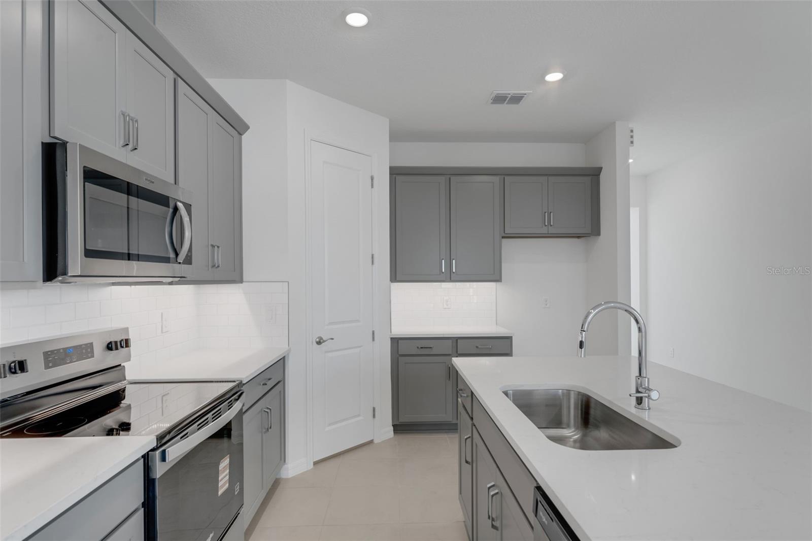 8124 Sunny Point Trl Property Photo 21
