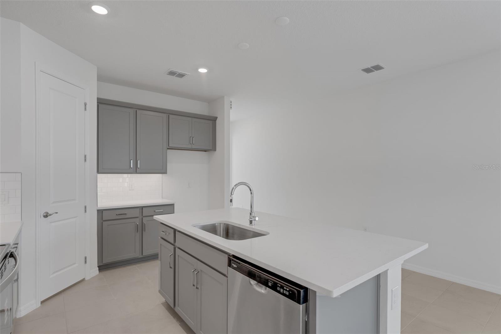 8124 Sunny Point Trl Property Photo 22
