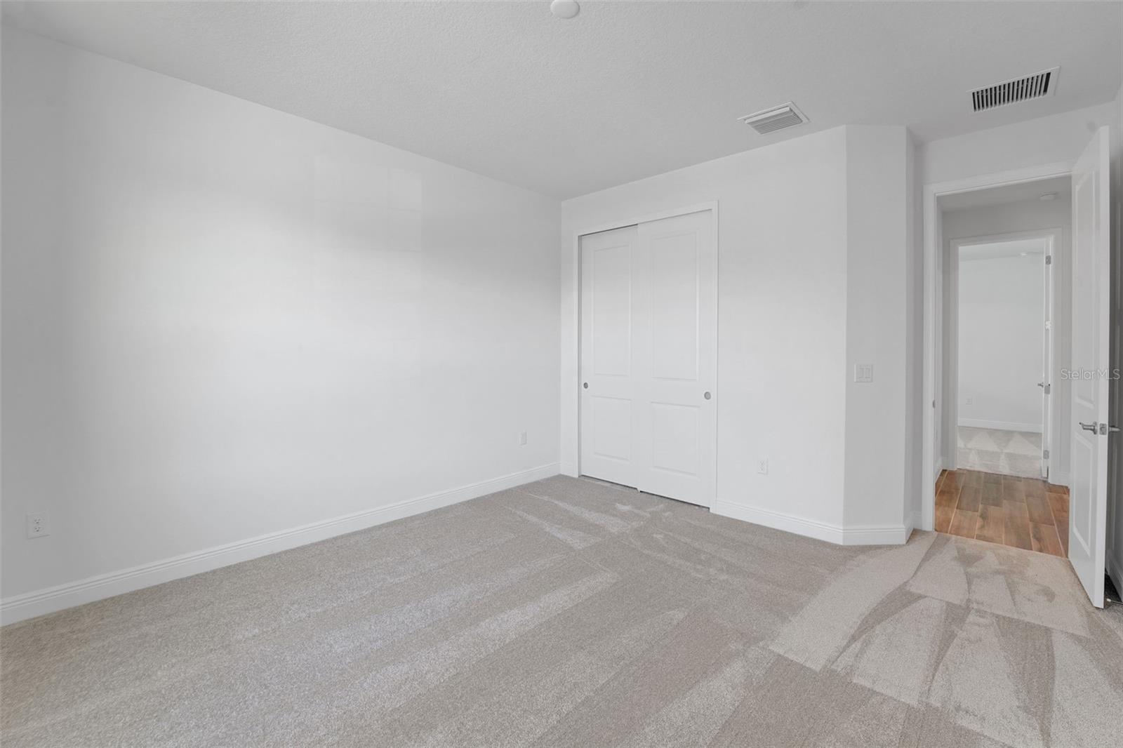 17546 Valleywood Pkwy Property Photo 8