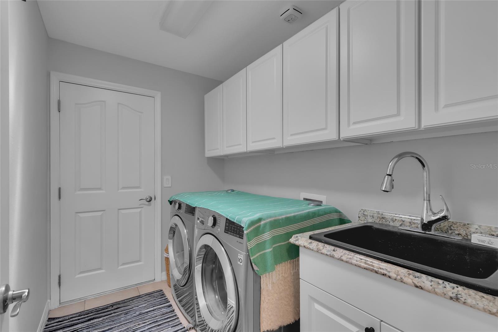 1718 Means Ln Property Photo 23