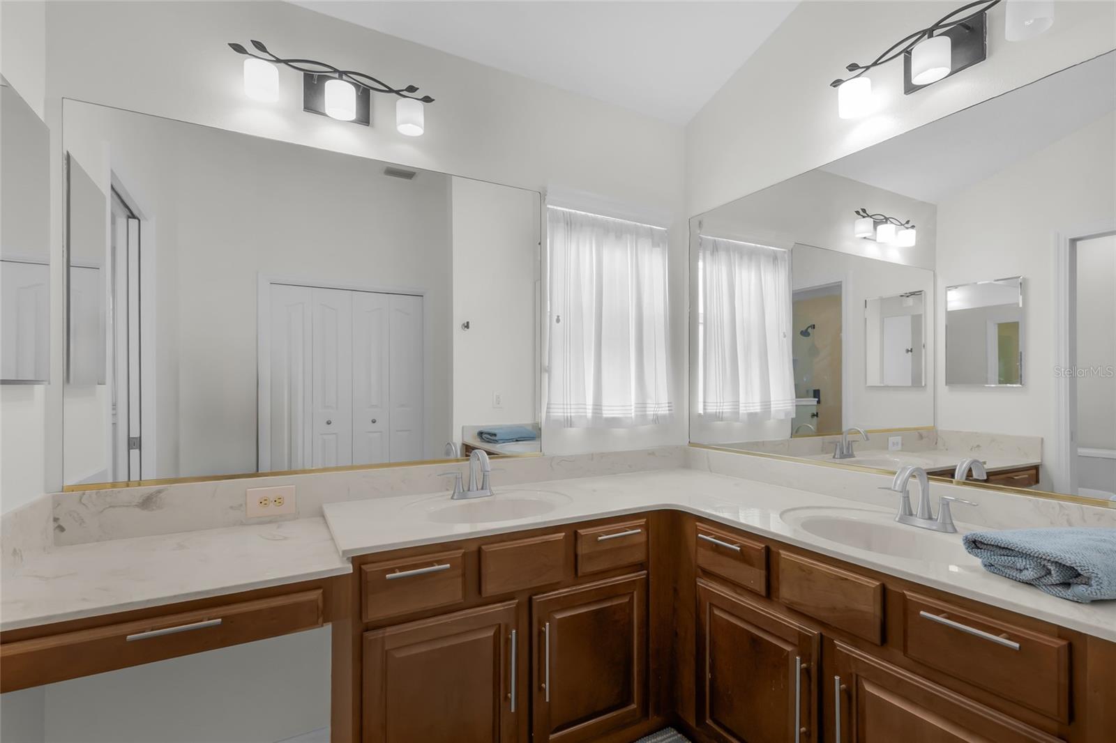 1718 Means Ln Property Photo 30