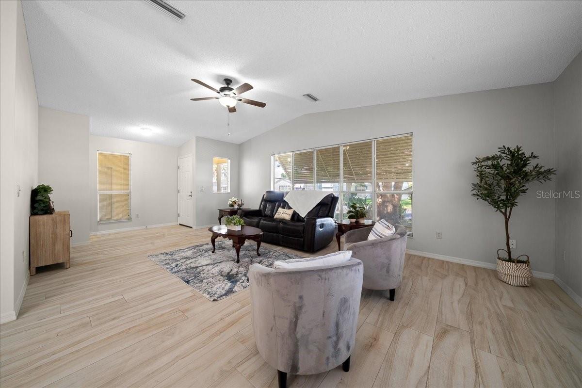 1133 Del Toro Dr Property Photo 6