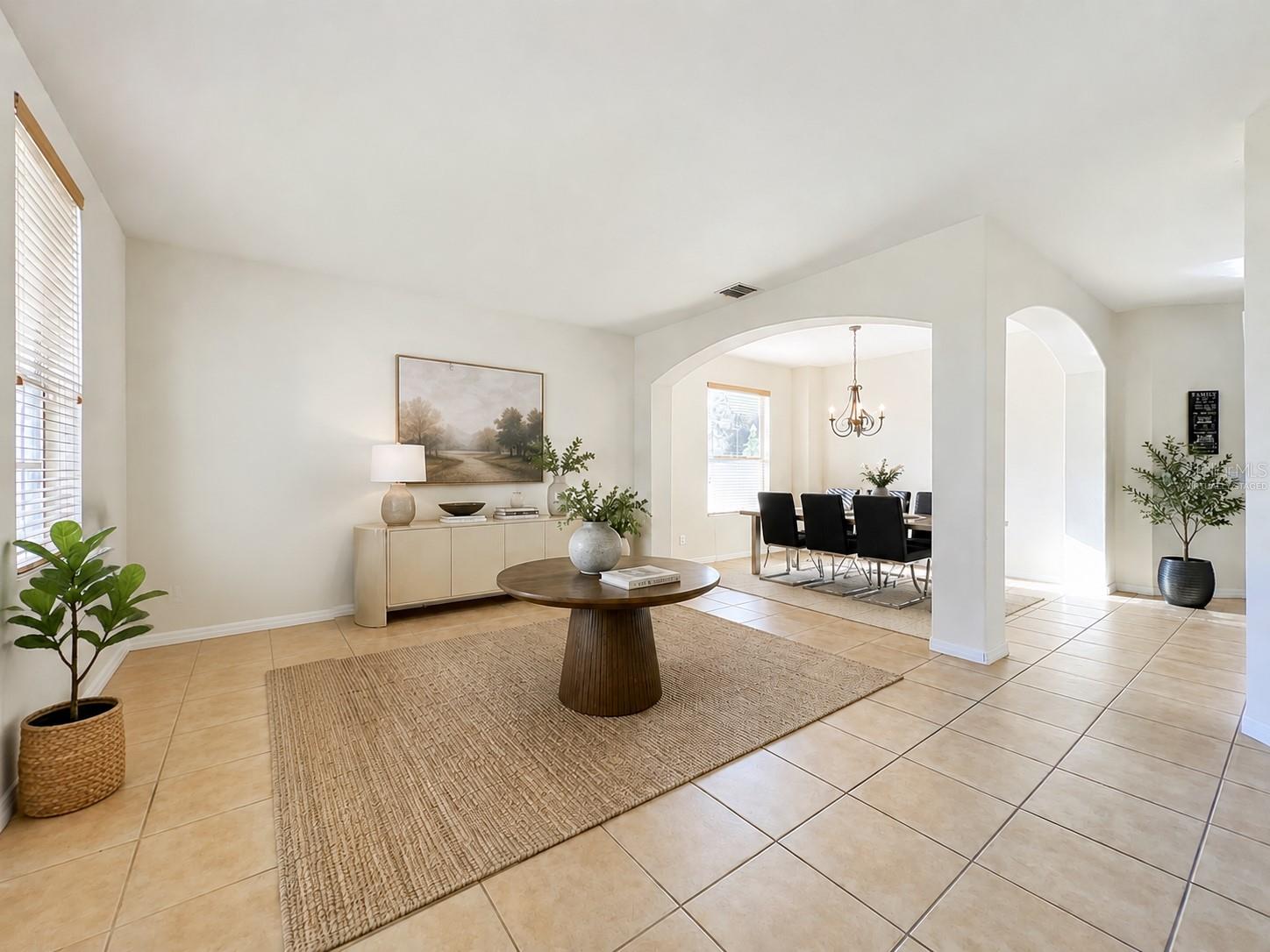 12912 Cloverdale Ln Property Photo 8
