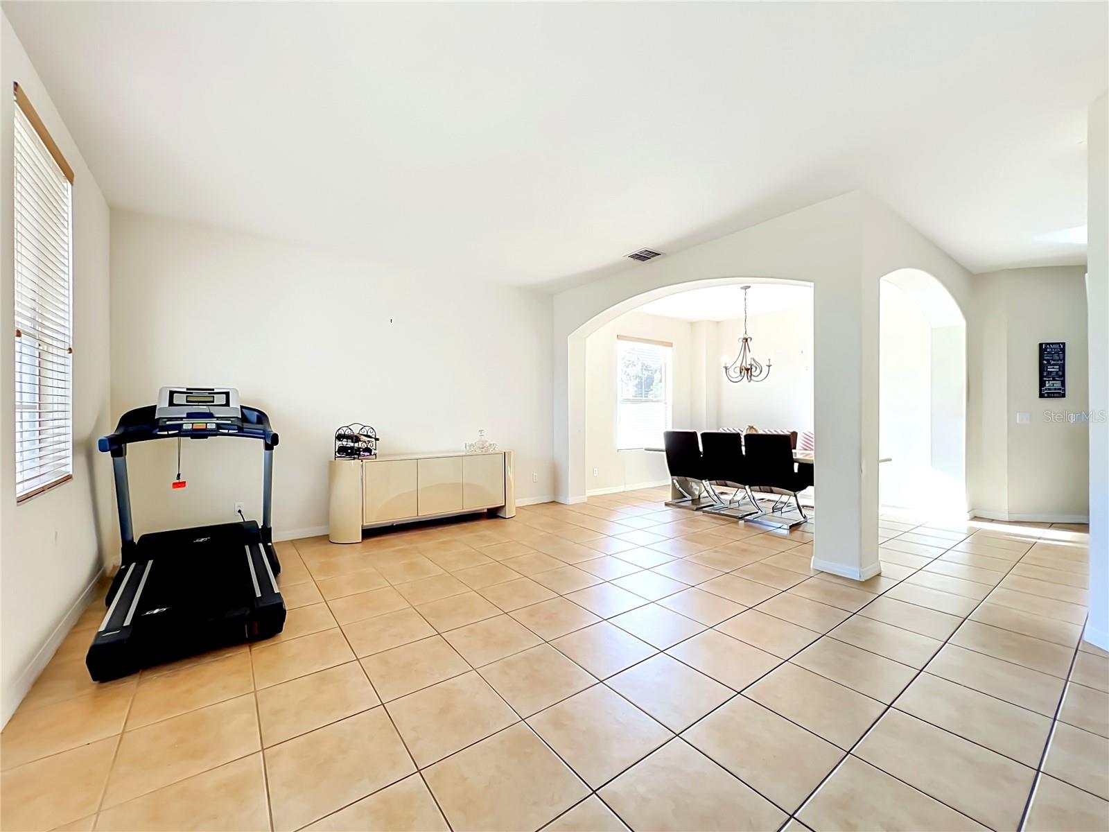 12912 Cloverdale Ln Property Photo 9