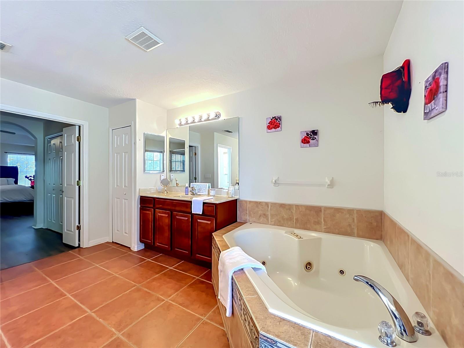 12912 Cloverdale Ln Property Photo 54