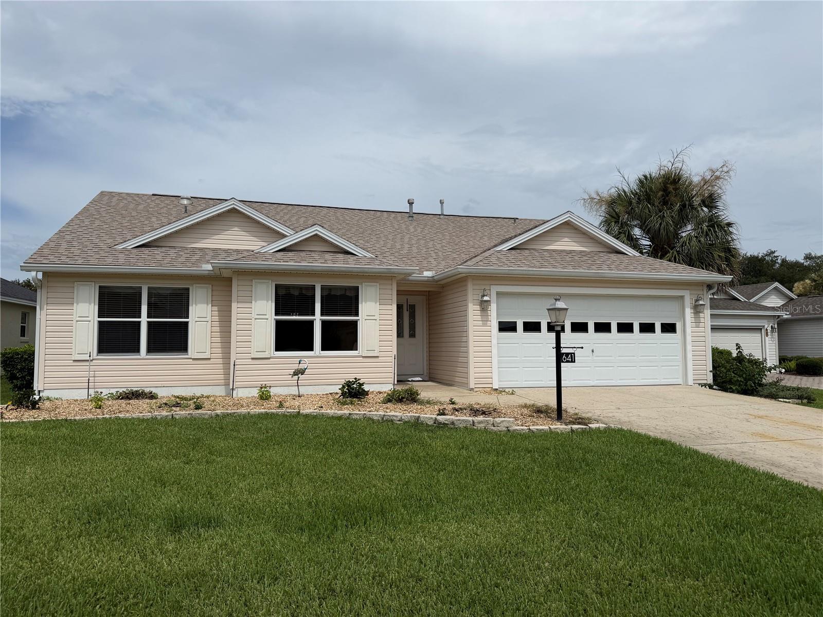 641 Stratford Ln Property Photo 1