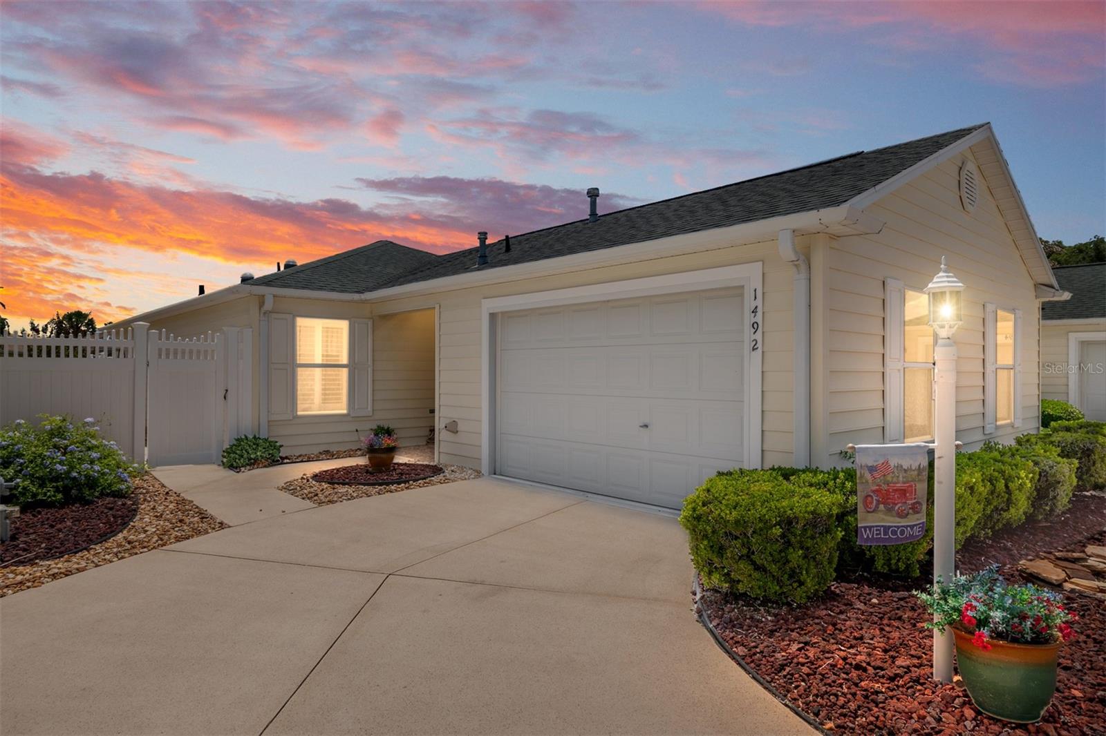 1492 Azteca Loop Property Photo 1