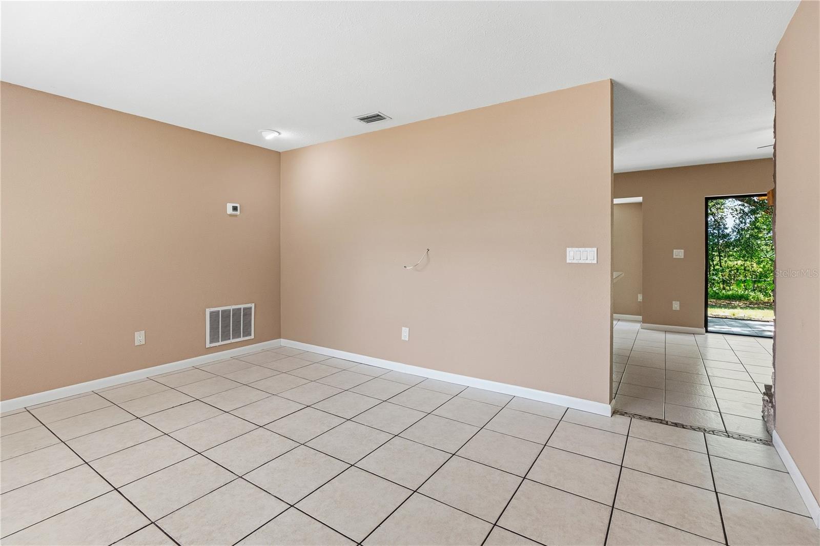 214 E Floyd Ave Property Photo 6