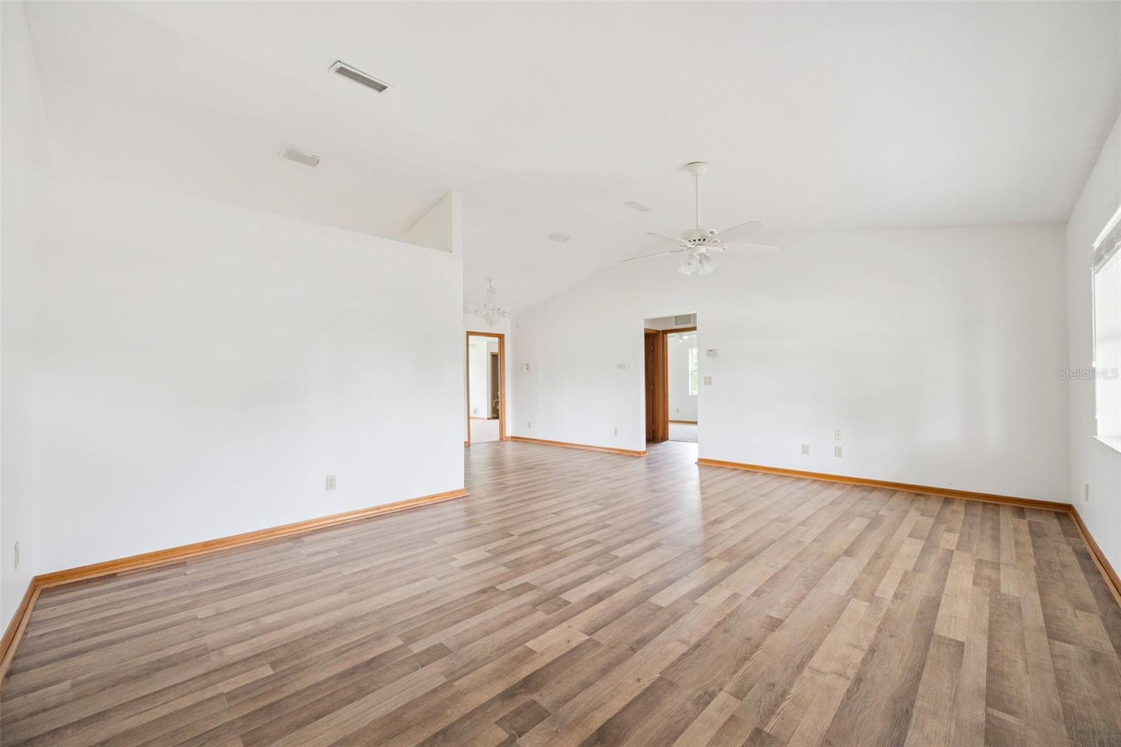 261 Se 61st Ct Property Photo 5