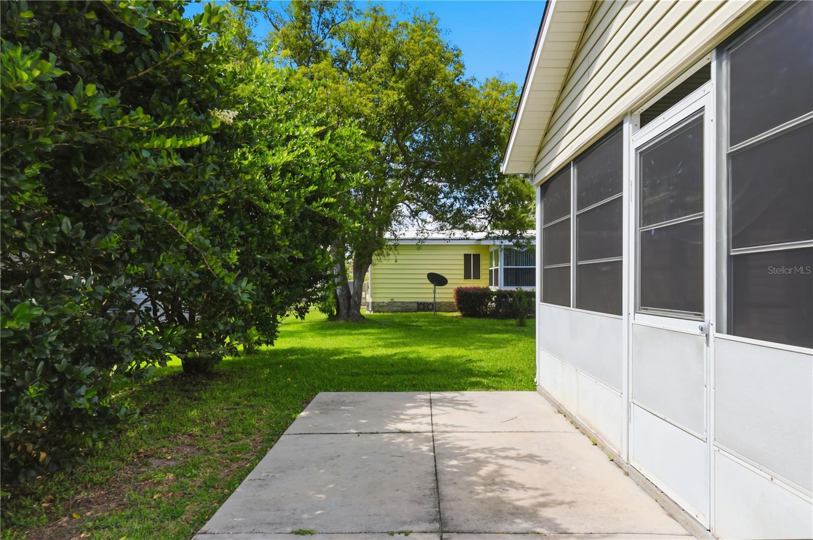 25110 Bellevue Property Photo 3