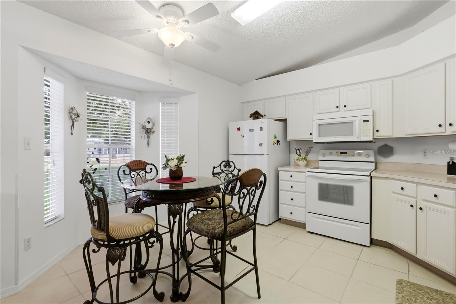 25110 Bellevue Property Photo 6