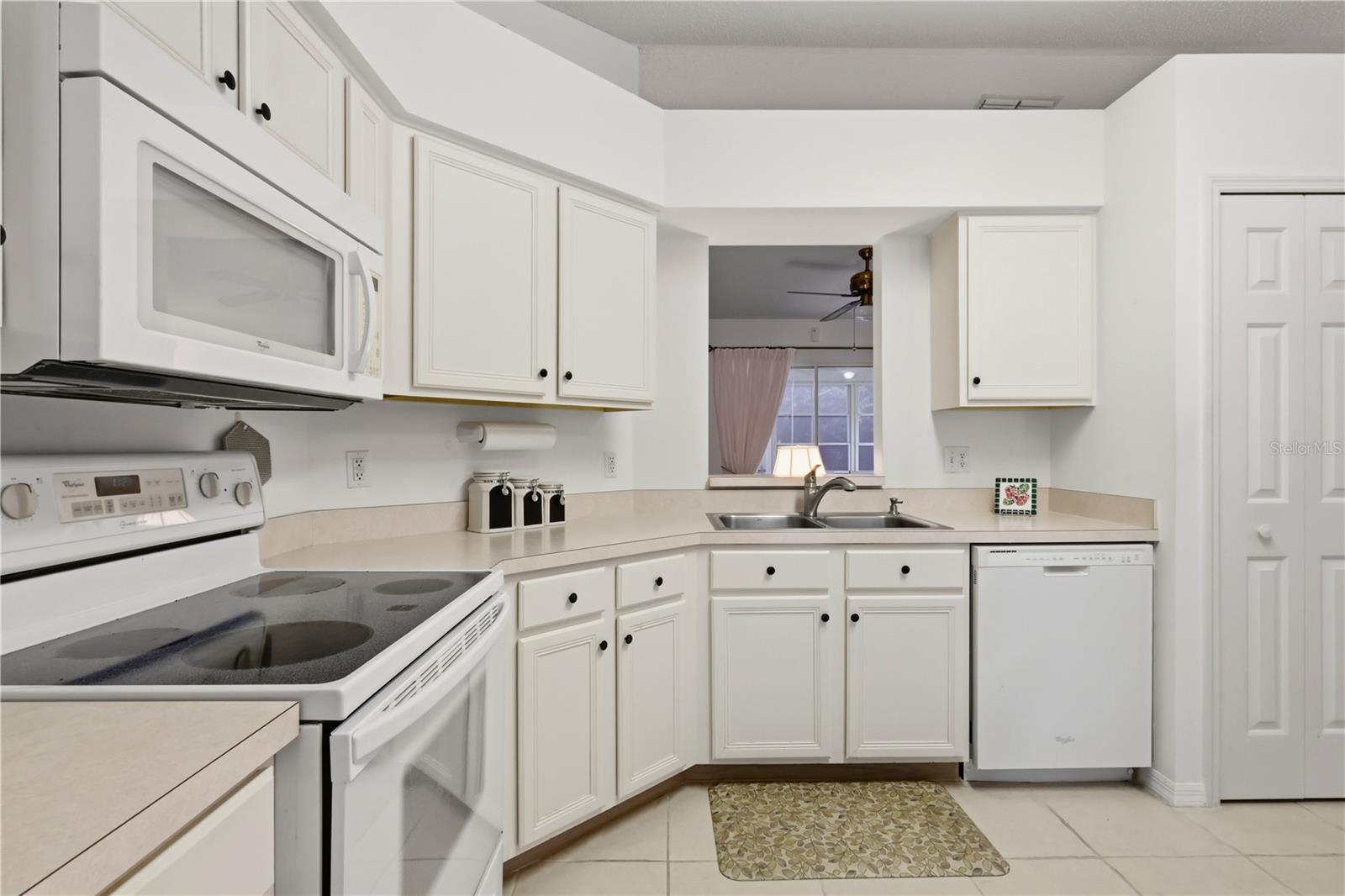 25110 Bellevue Property Photo 7