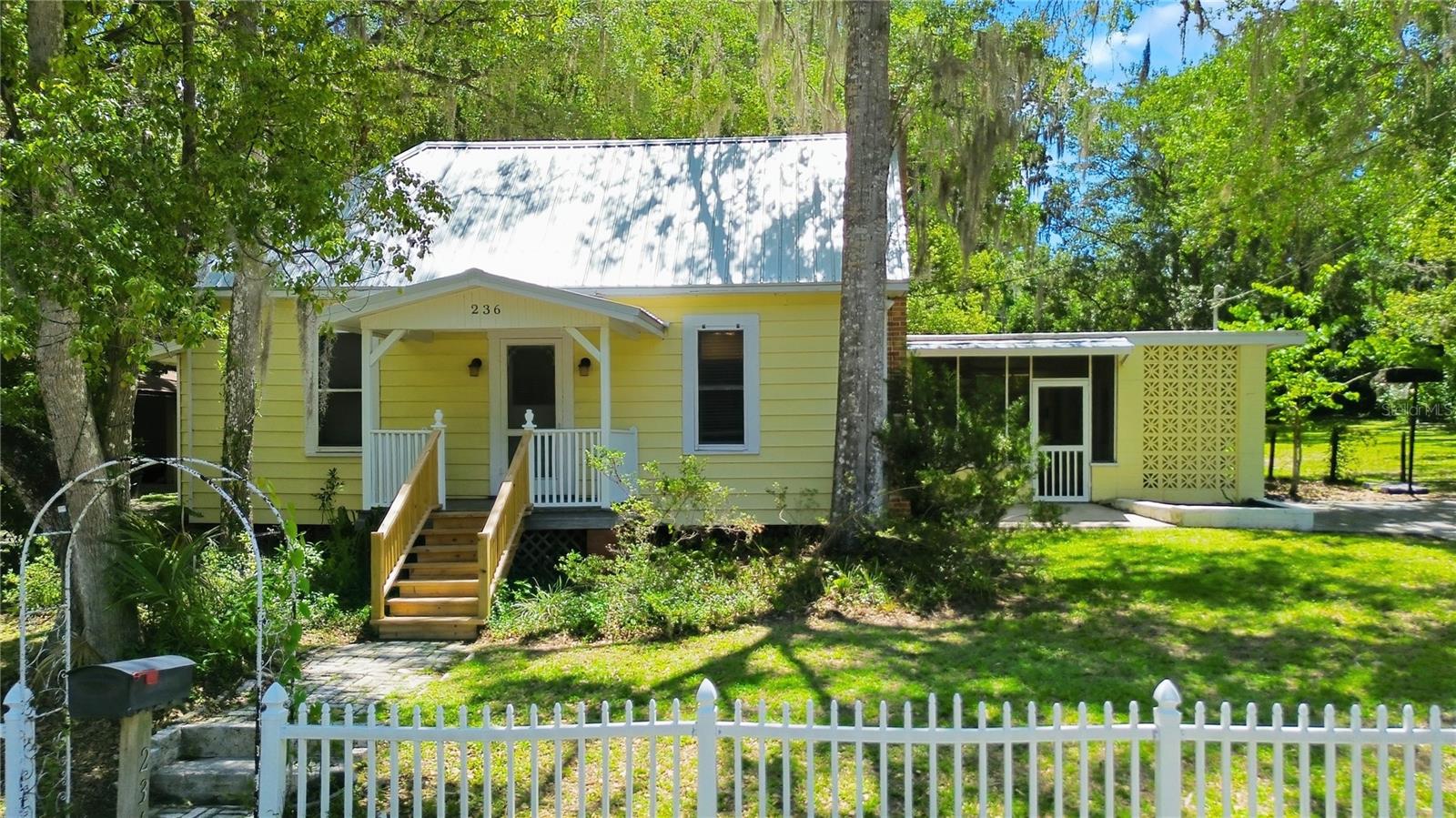 236 PRYOR ST