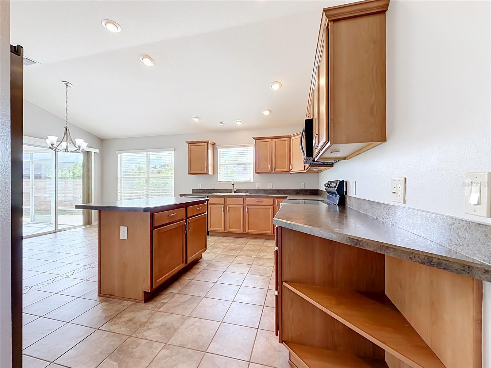 2565 Lindewood St Property Photo 12