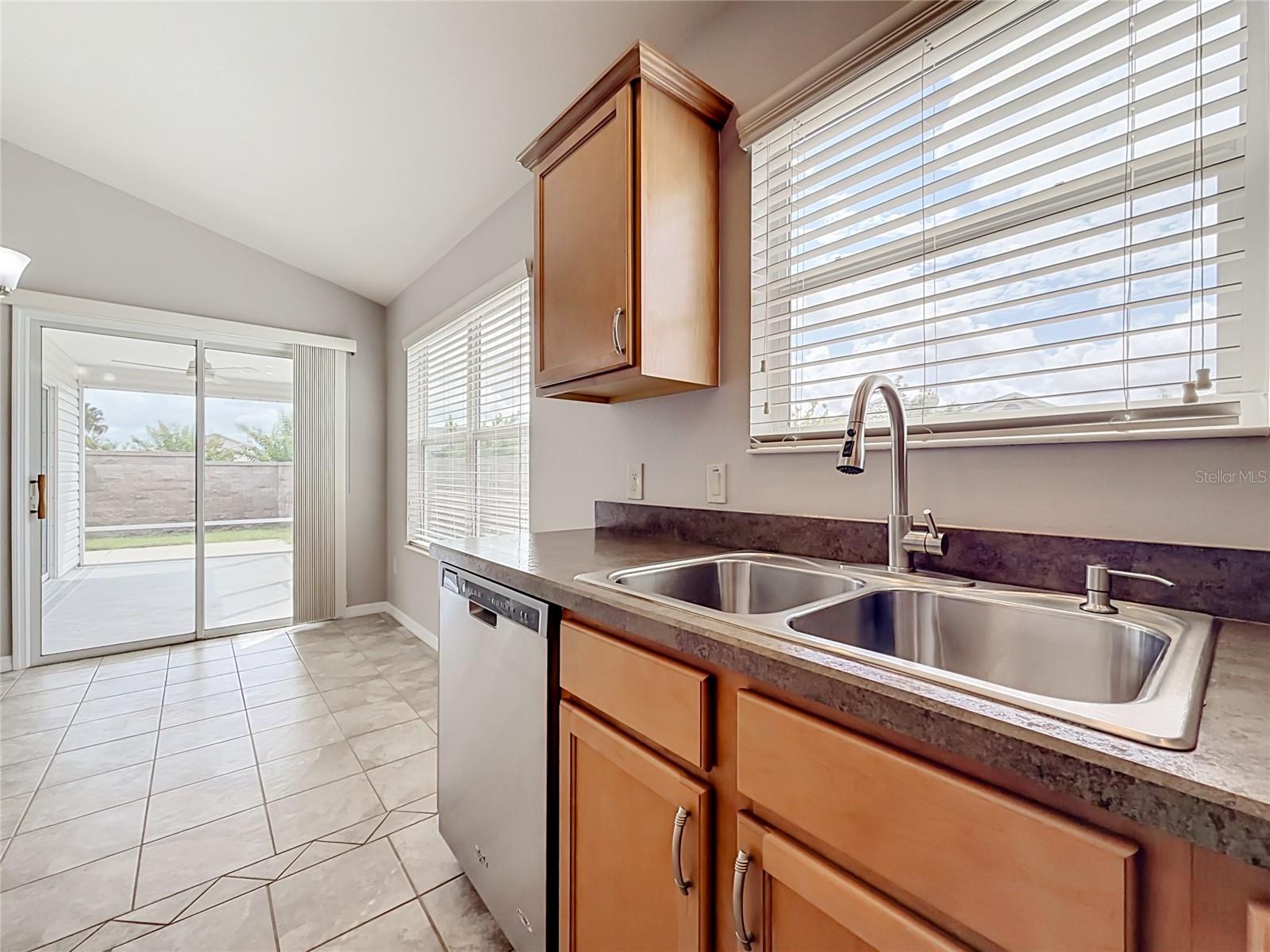 2565 Lindewood St Property Photo 16