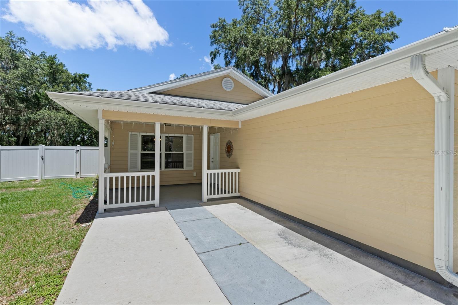 206 E Catawba Property Photo 3