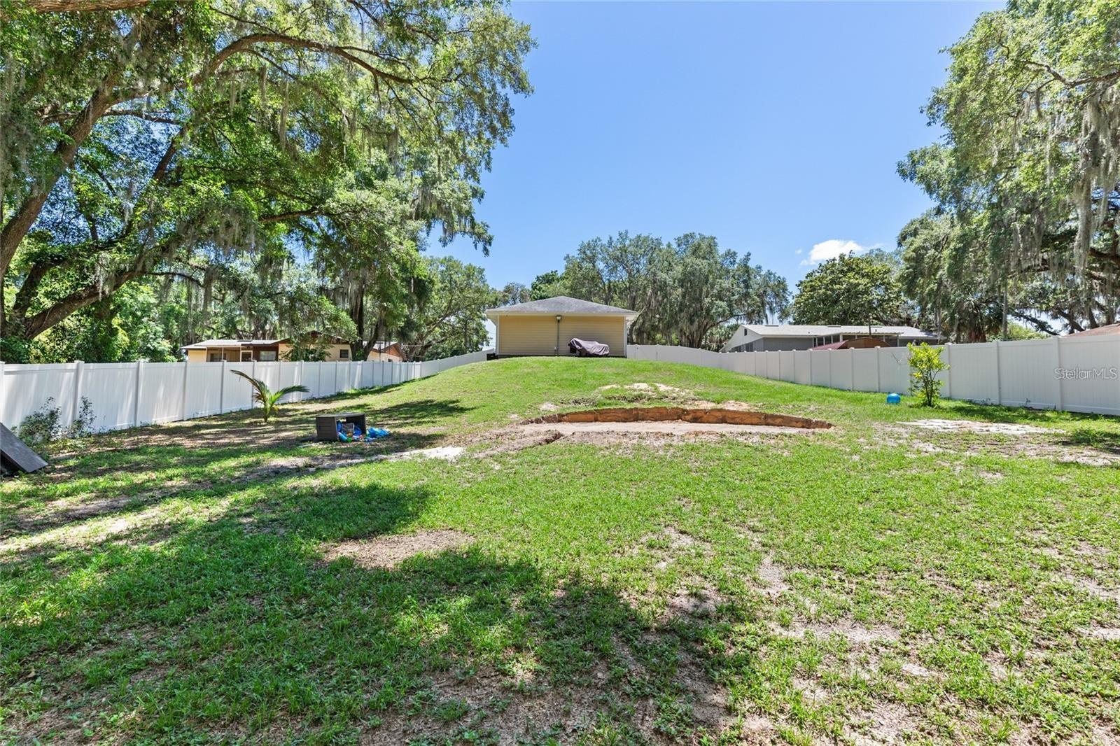 206 E Catawba Property Photo 3