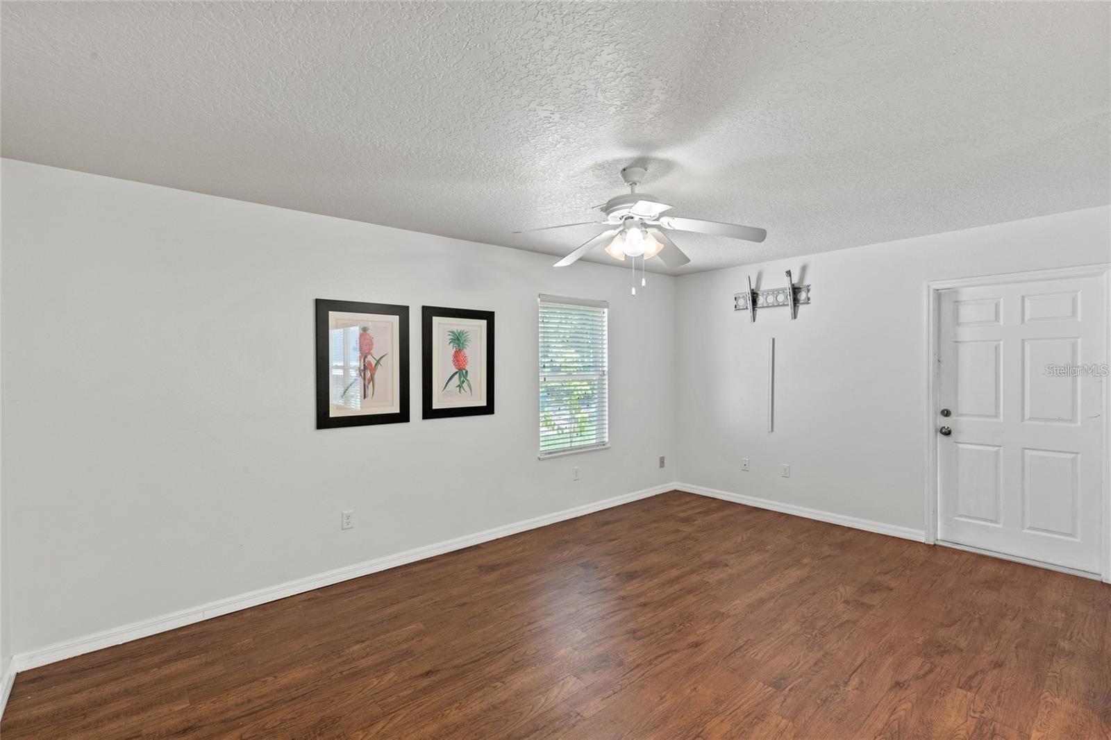 206 E Catawba Property Photo 17