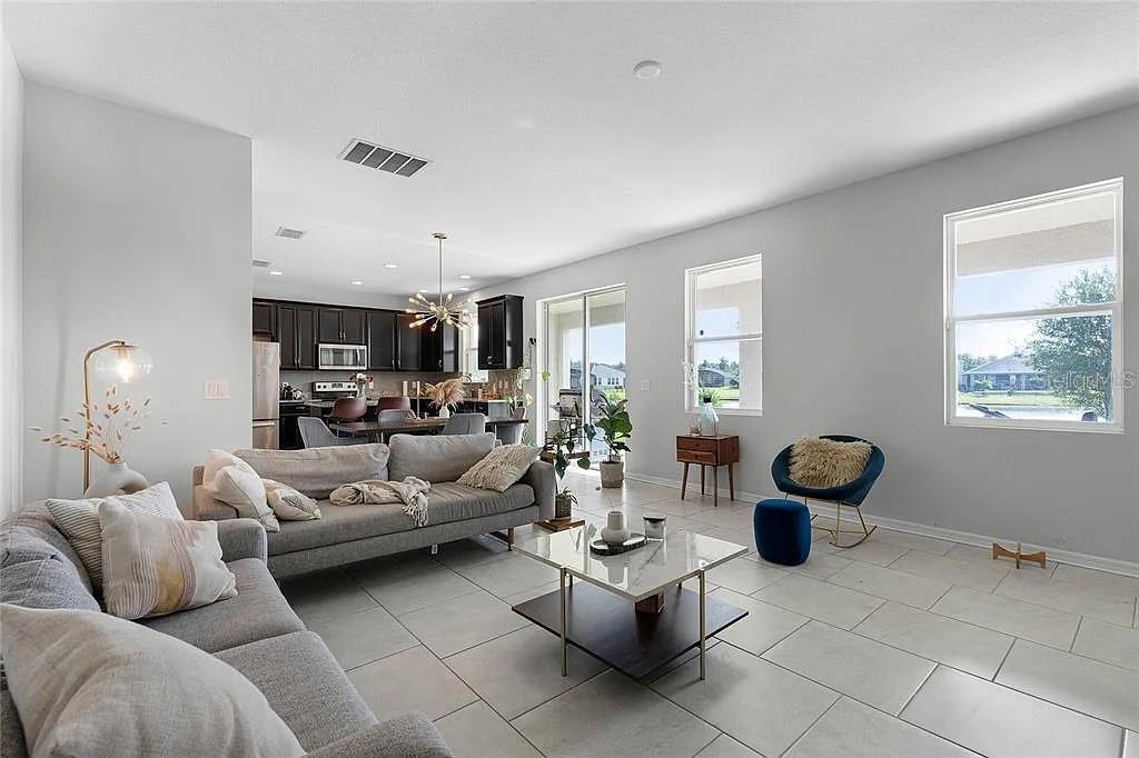 3946 Wind Dancer Cir Property Photo 3