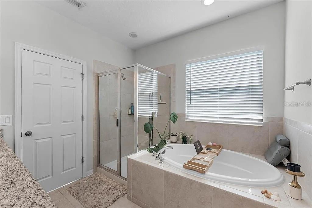 3946 Wind Dancer Cir Property Photo 8