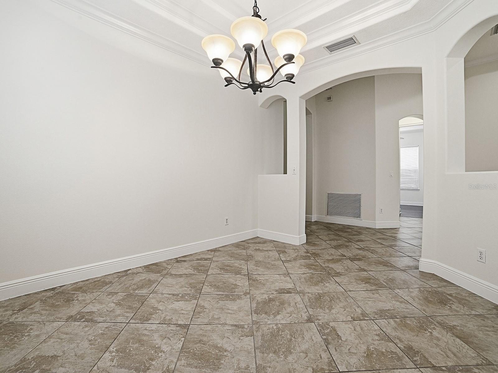 1404 Caring Ct Property Photo 9