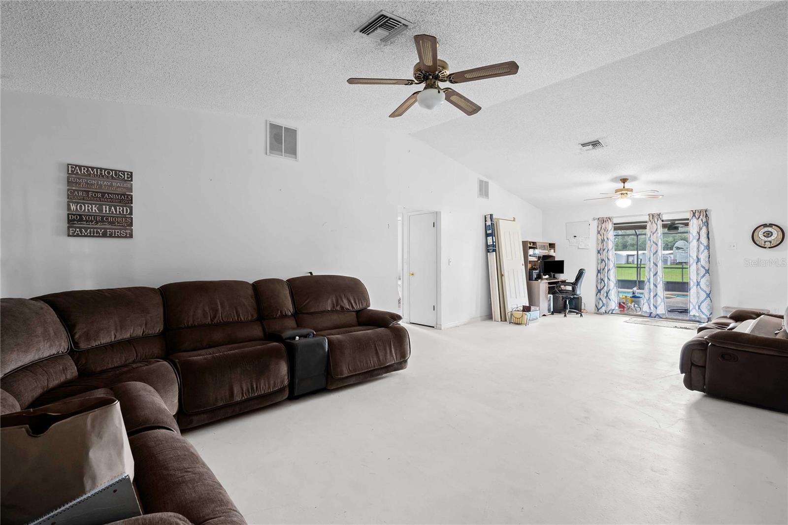348 Cr 542e Property Photo 4
