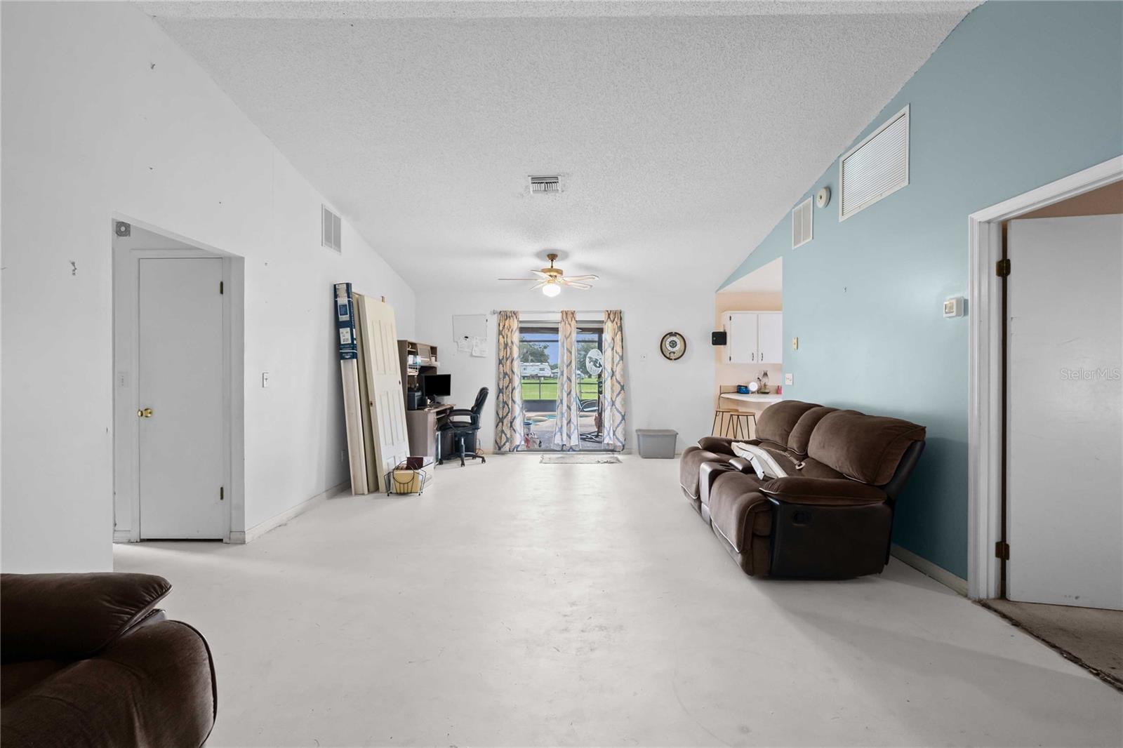 348 Cr 542e Property Photo 5