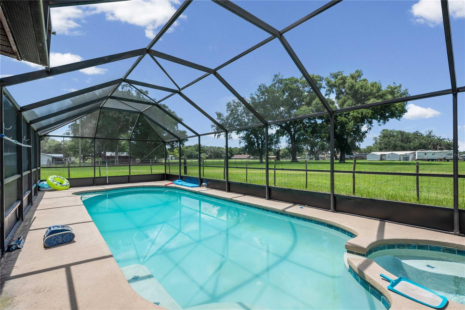 348 Cr 542e Property Photo 27