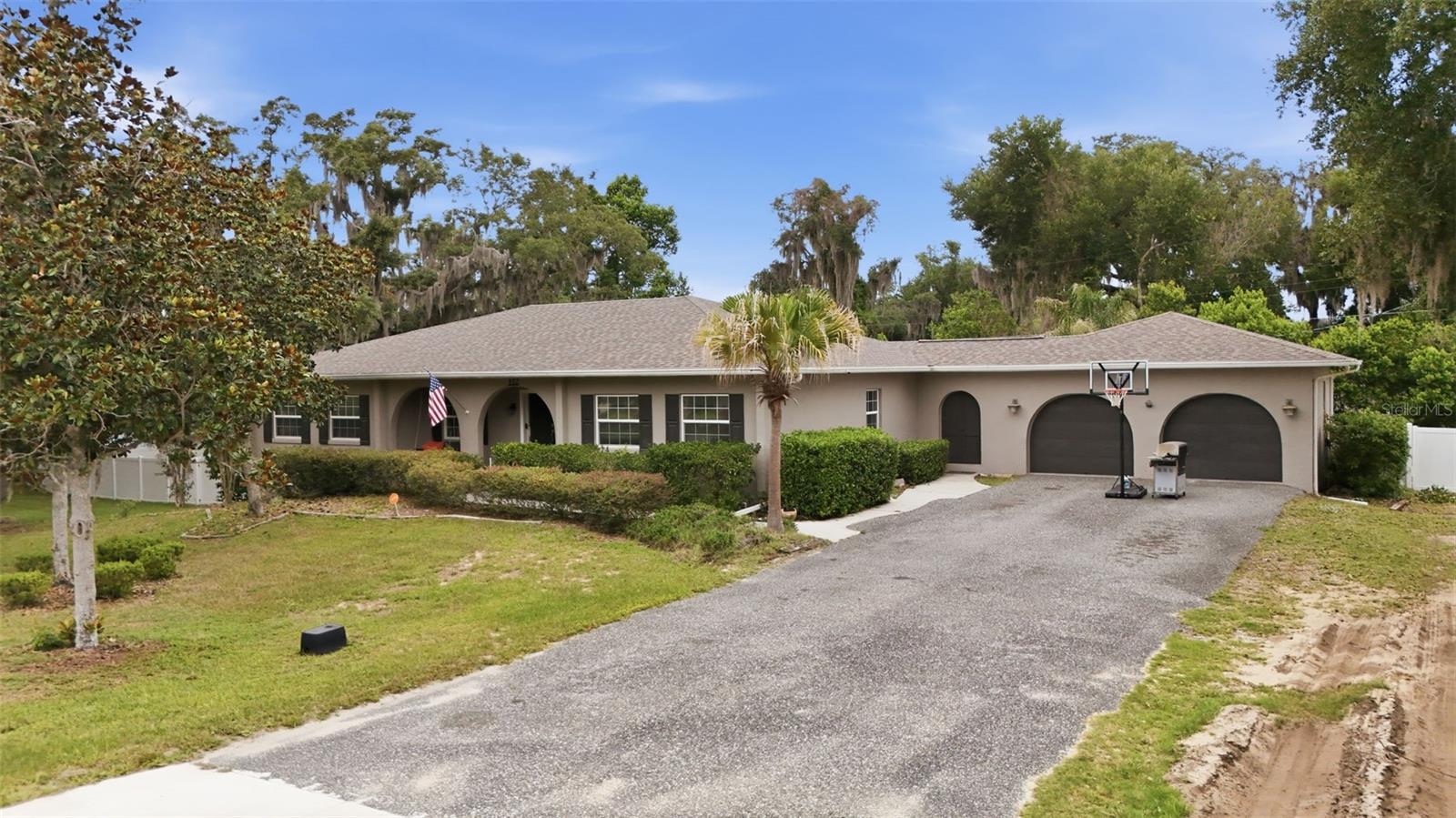 112 E GARDENIA ST Property Photo 1