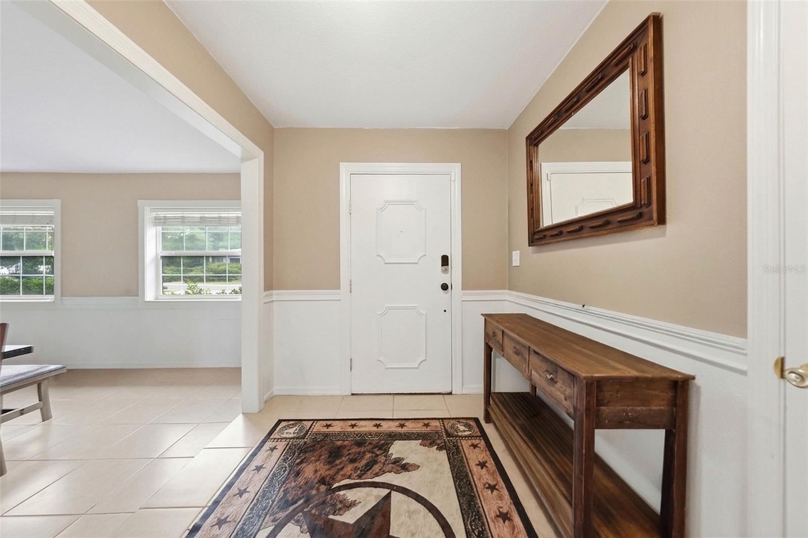 112 E Gardenia St Property Photo 4