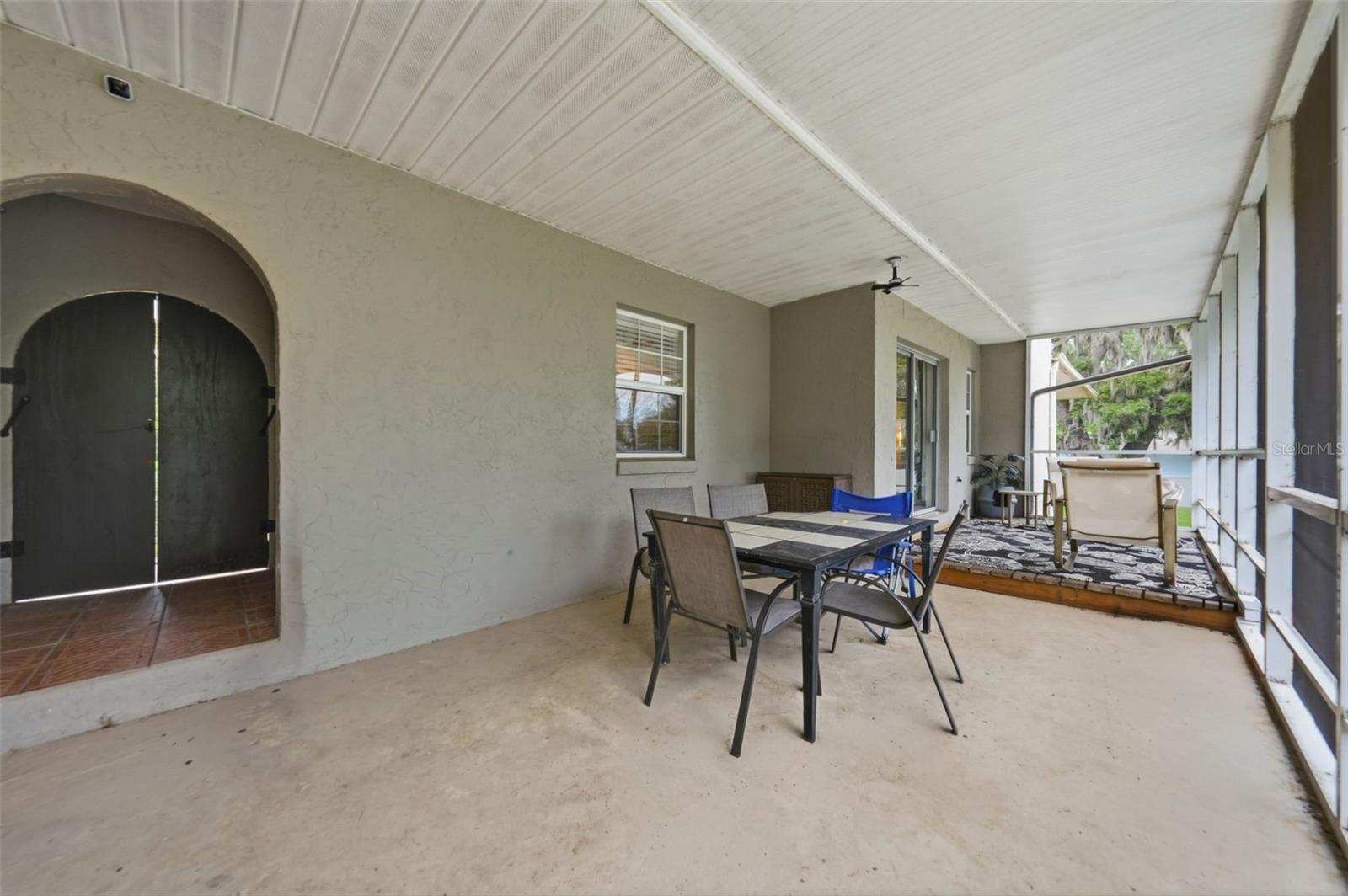 112 E Gardenia St Property Photo 39