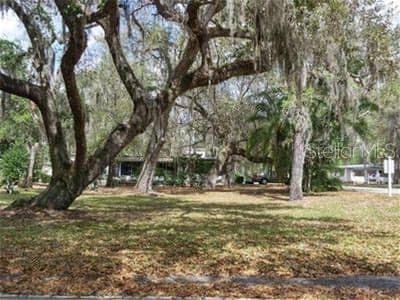 101 OAK BLVD