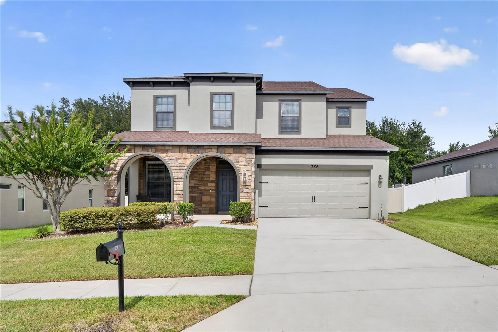 736 Woods Landing Dr Property Photo 1