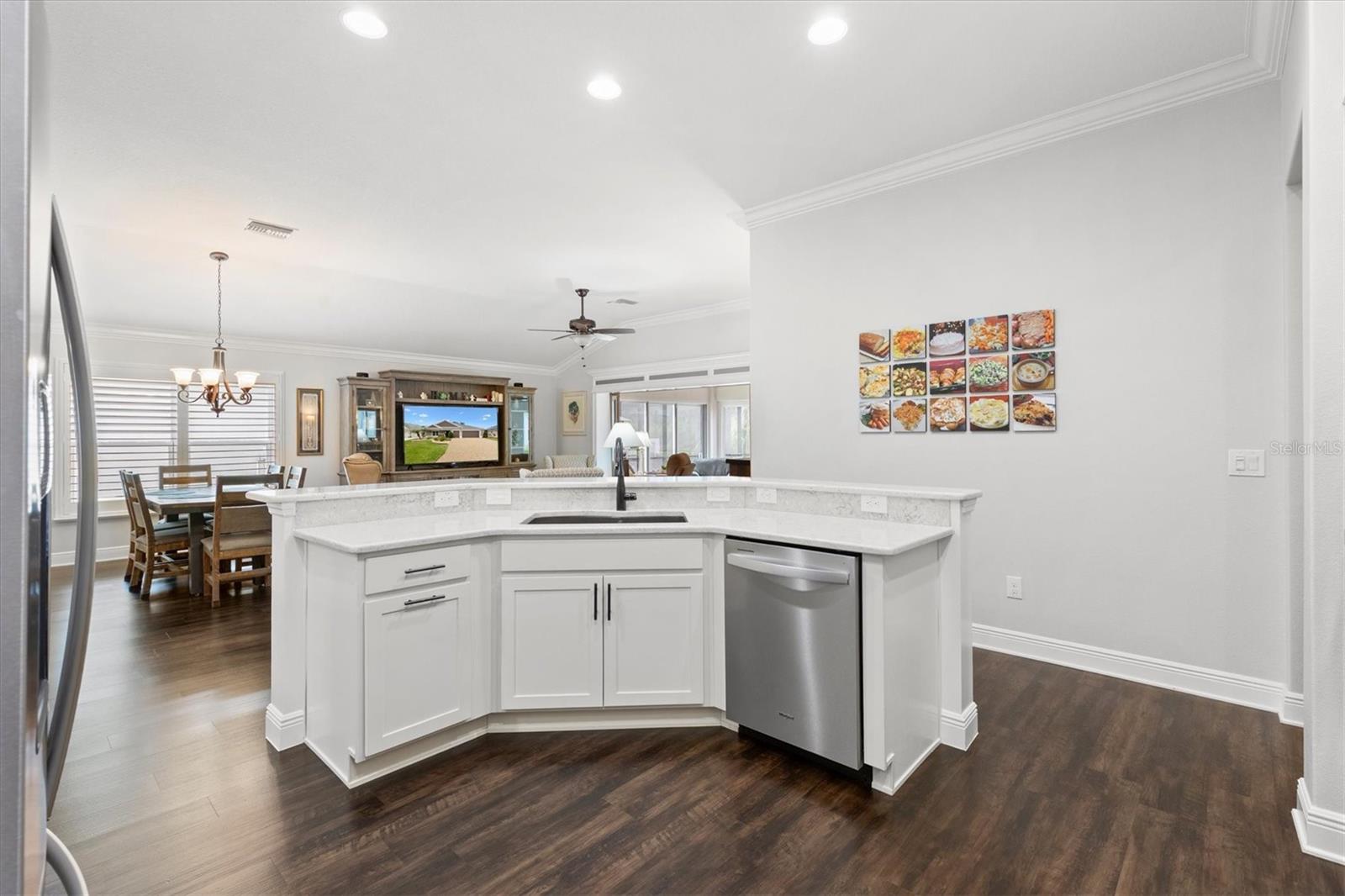 3249 Zipperer Way Property Photo 10