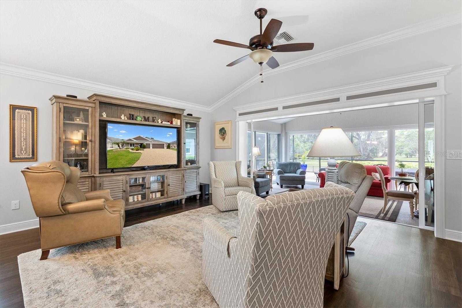 3249 Zipperer Way Property Photo 14