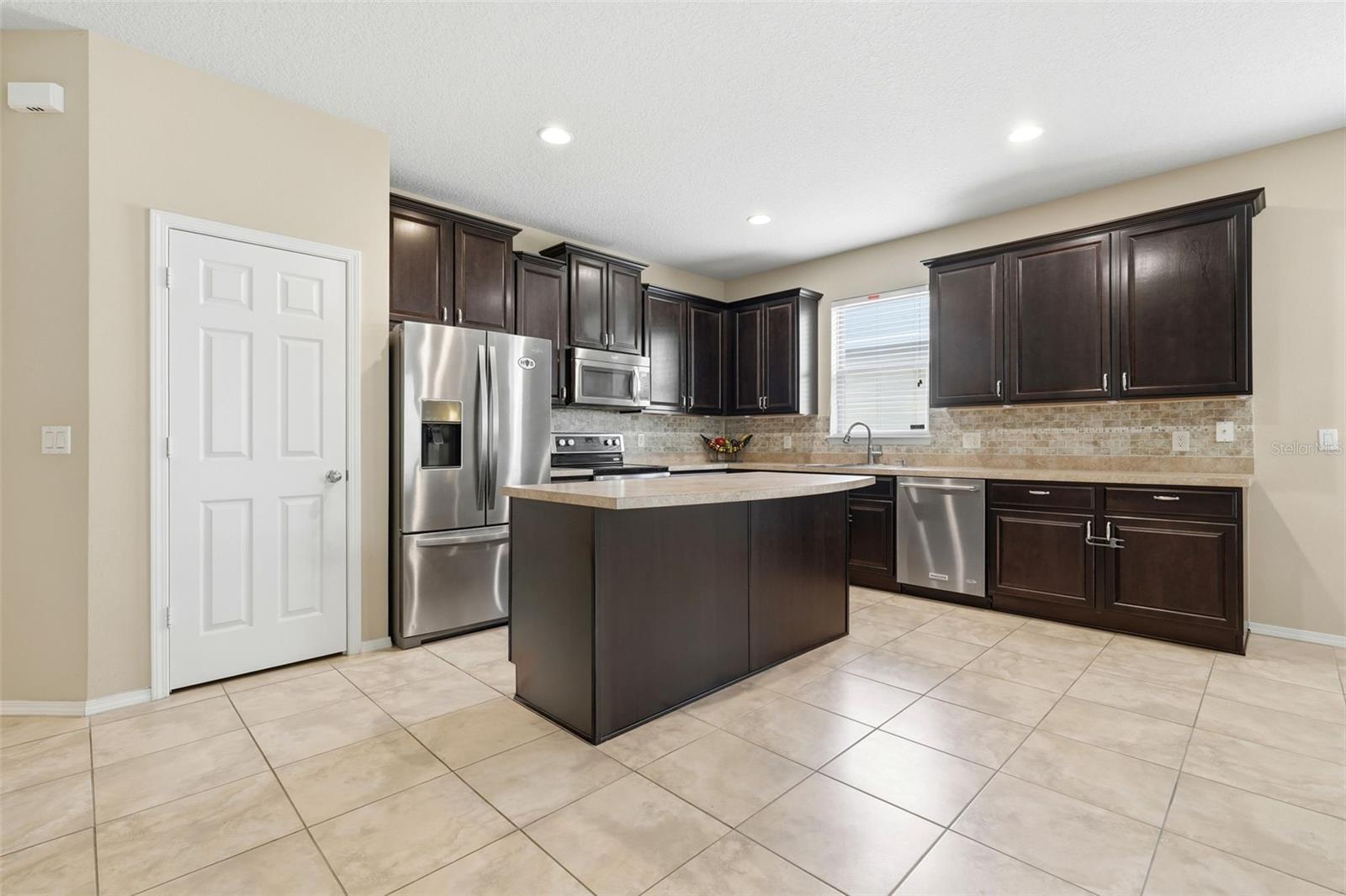 20945 Oldenburg Loop Property Photo 3