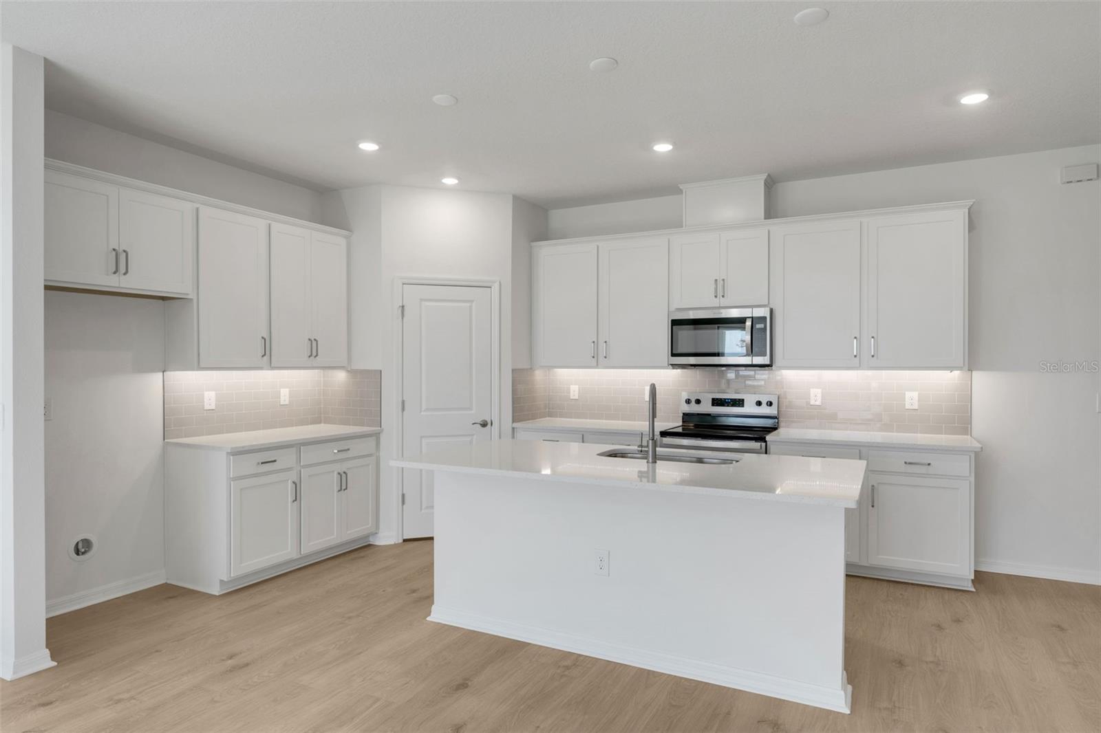 8112 Sunny Point Trl Property Photo 21