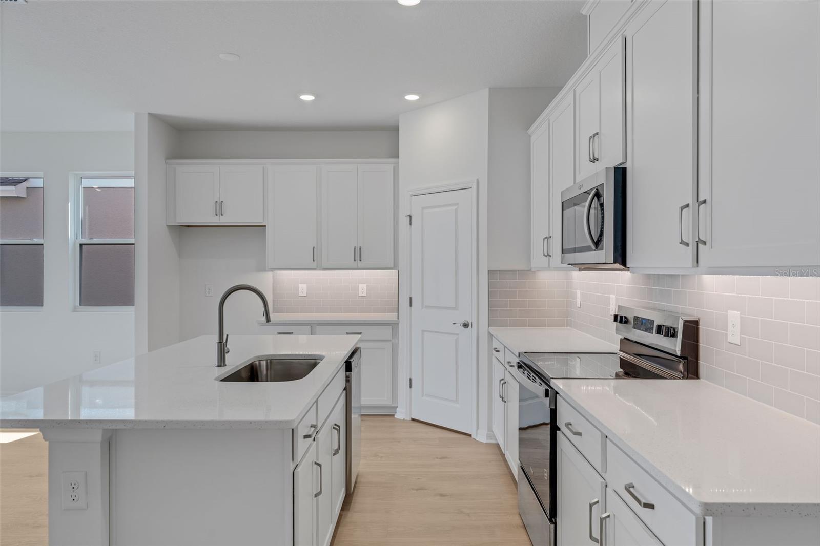 8112 Sunny Point Trl Property Photo 23
