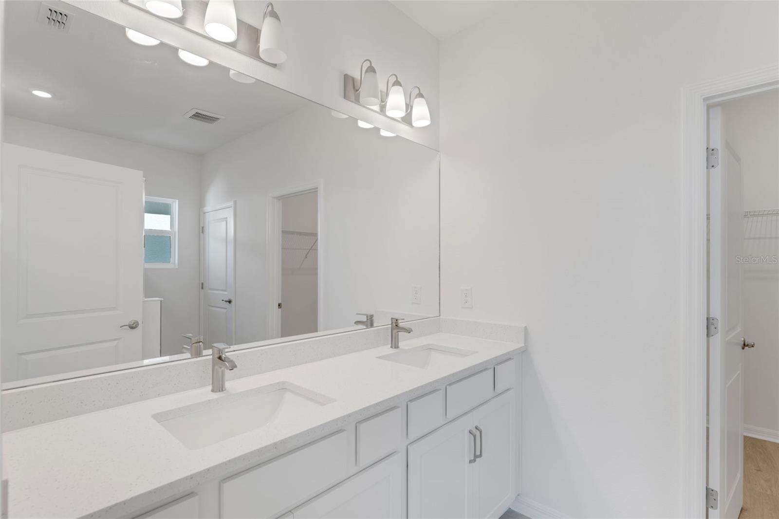 8112 Sunny Point Trl Property Photo 31