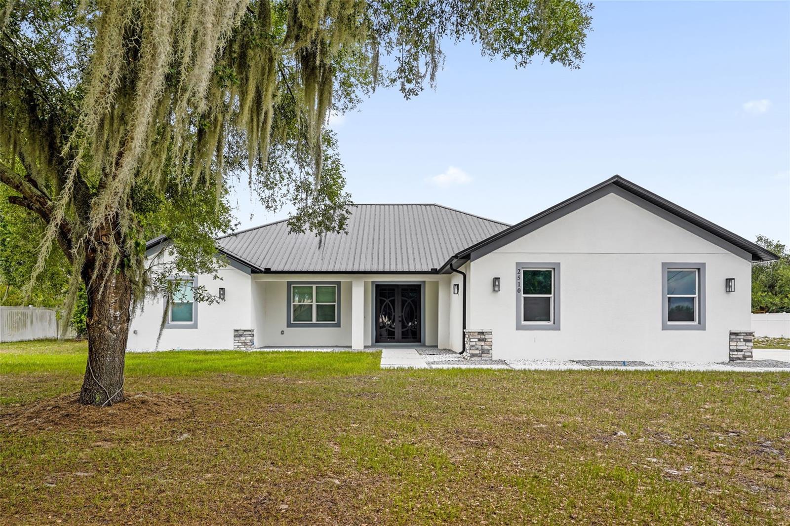 2510 Lake Front Dr Property Photo 4
