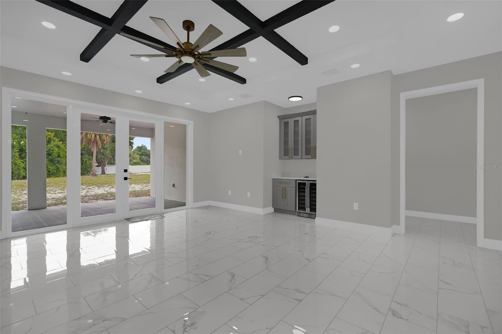 2510 Lake Front Dr Property Photo 12