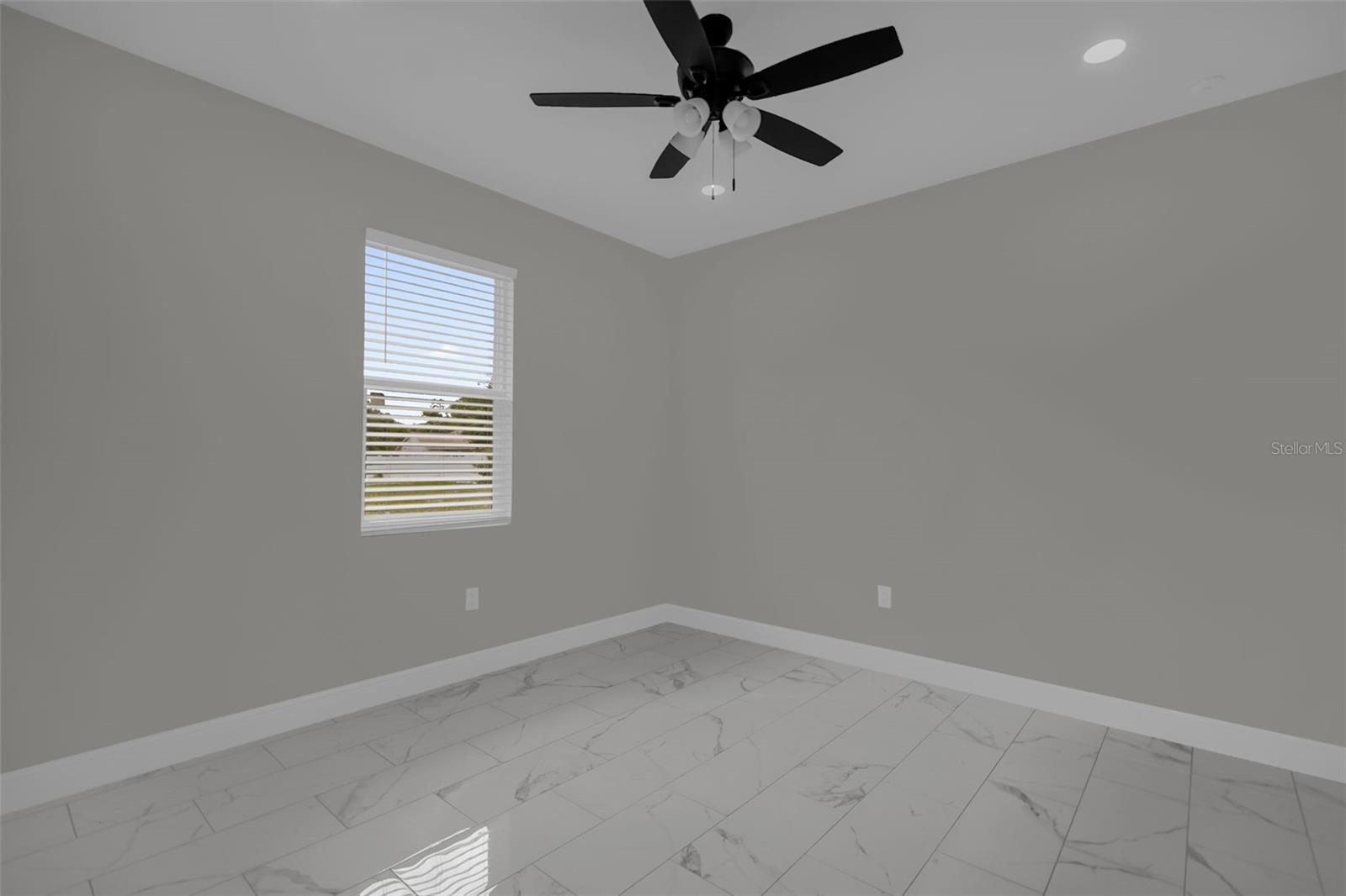 2510 Lake Front Dr Property Photo 23