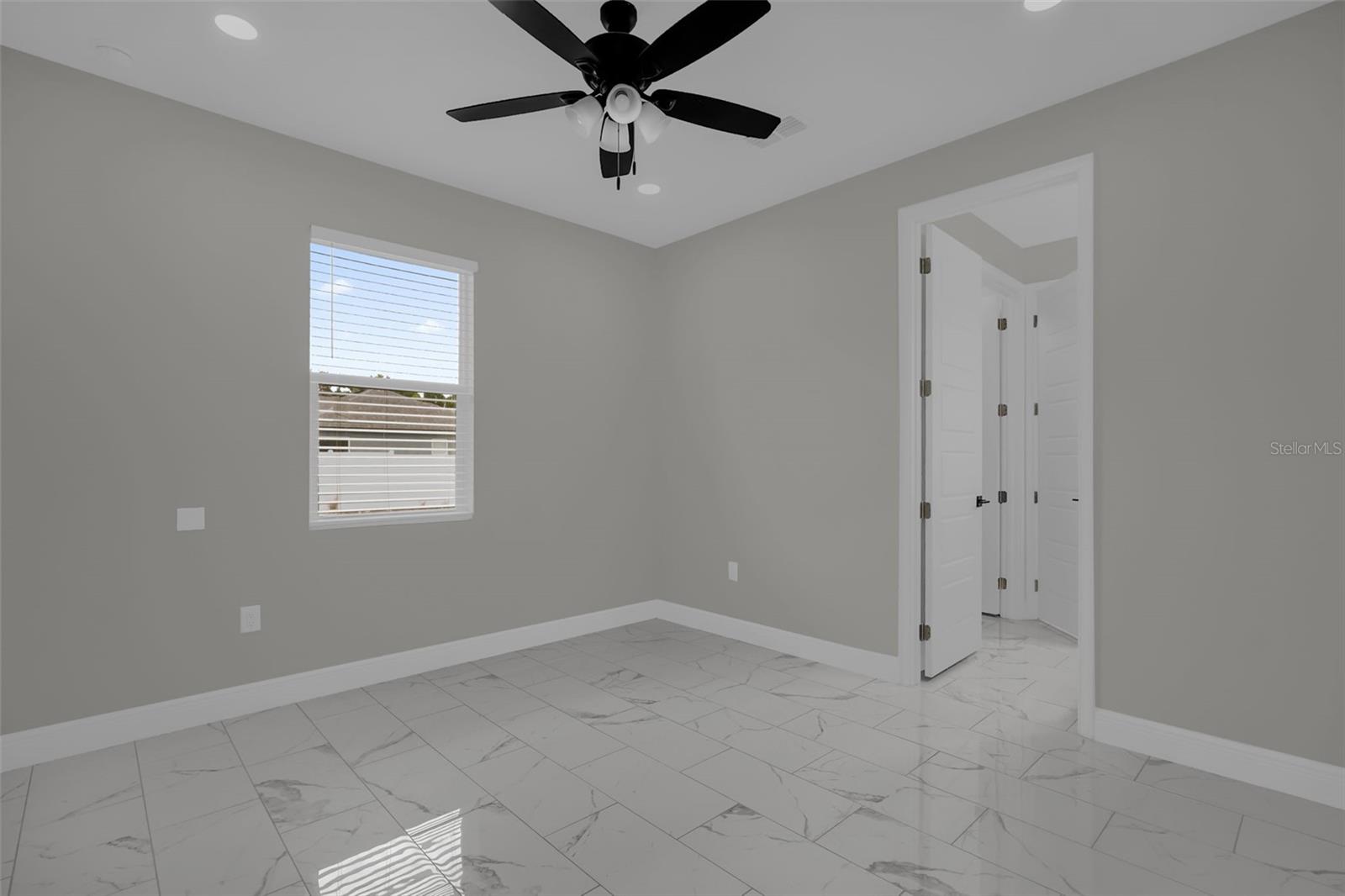 2510 Lake Front Dr Property Photo 25