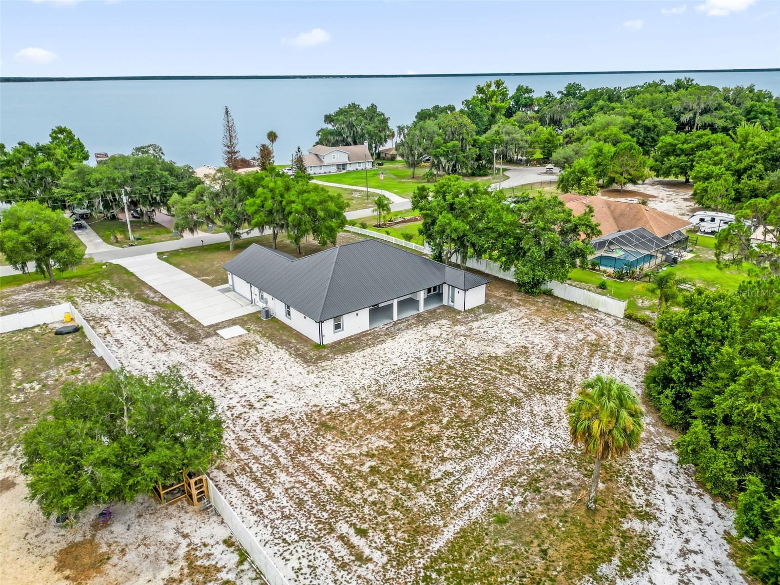 2510 Lake Front Dr Property Photo 38