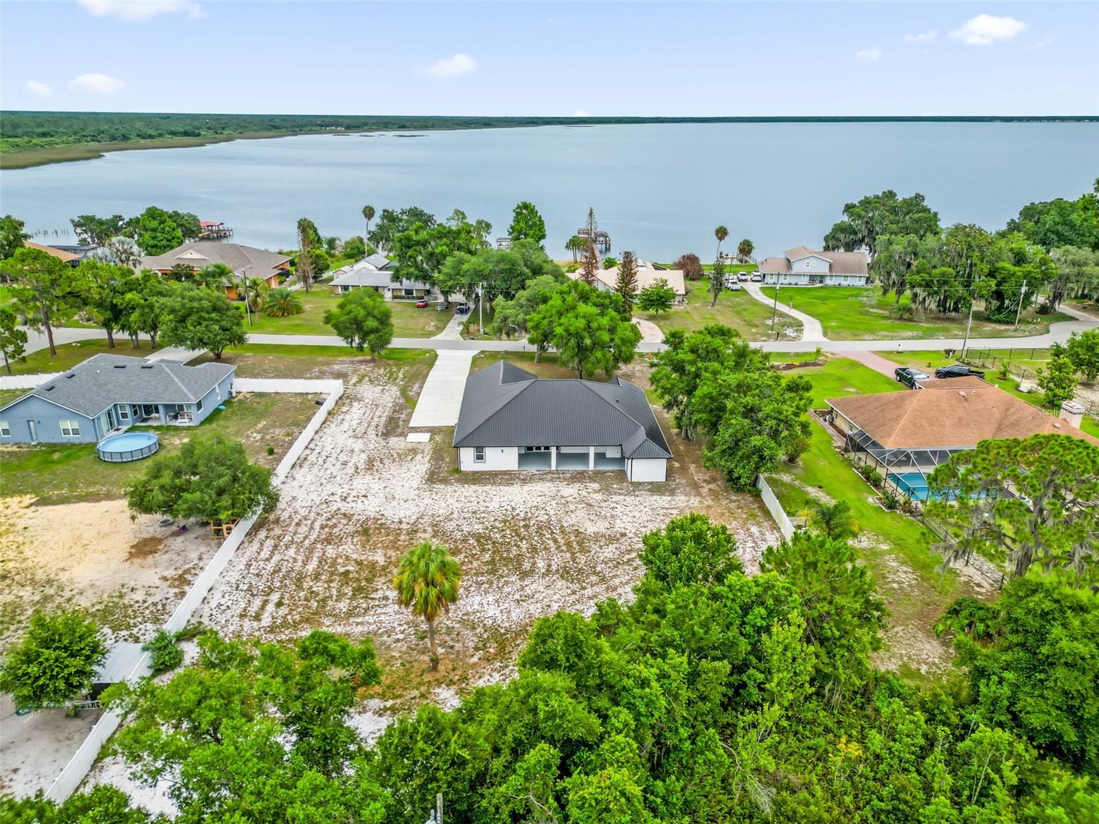 2510 Lake Front Dr Property Photo 39