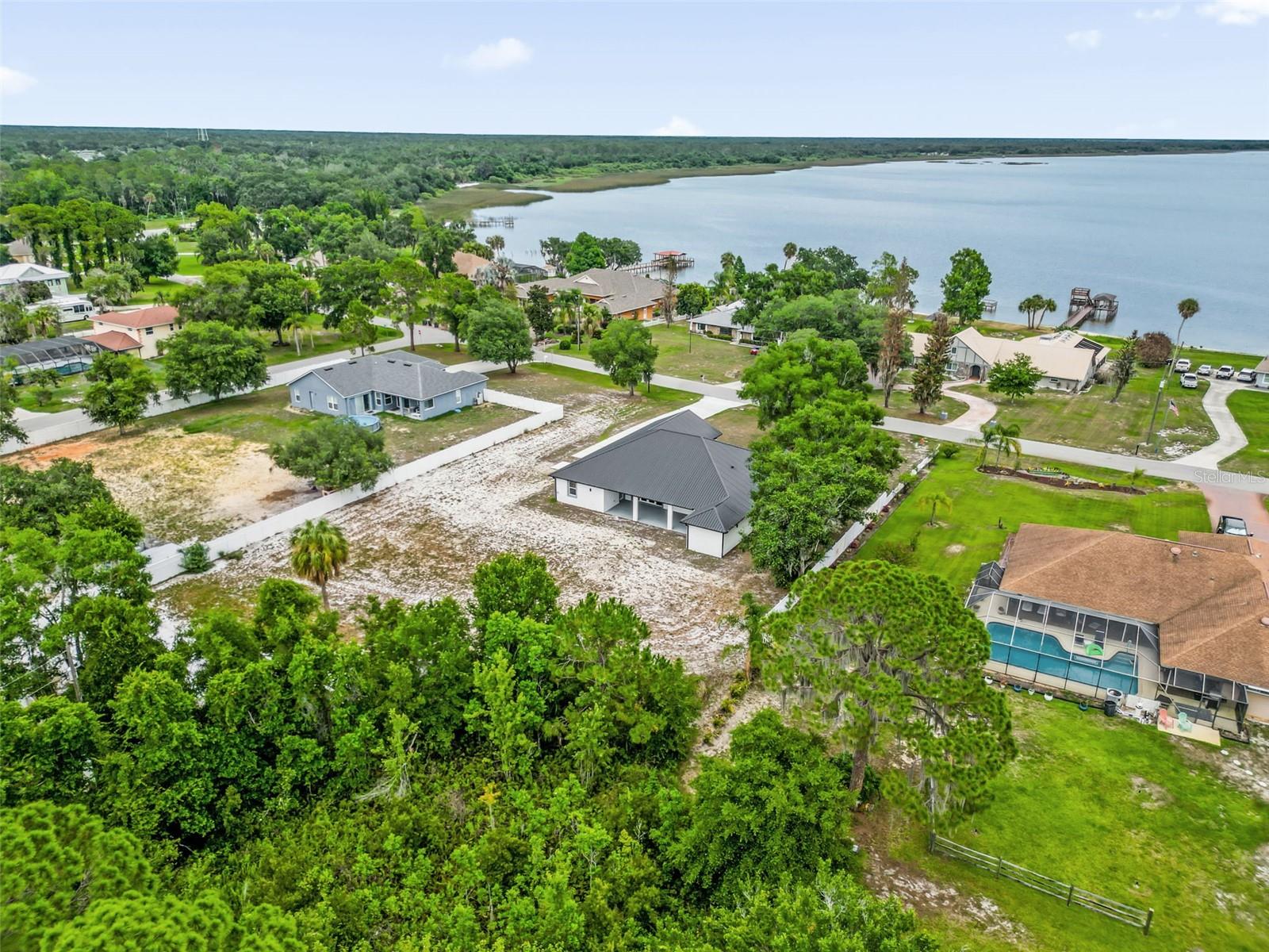 2510 Lake Front Dr Property Photo 40